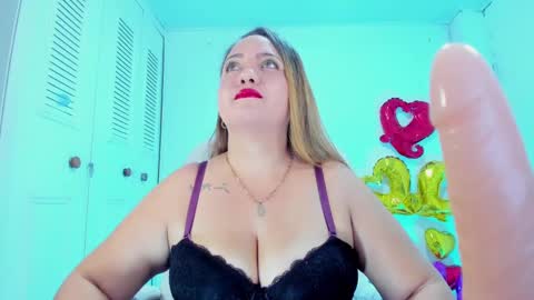 Snapshot of camilaa_foxxx chatting on February 2025 06:10:02 PM camilaa foxxx online show from February 2025 06:10:02 PM