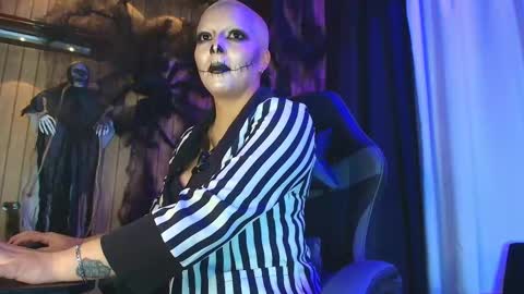    online show from October 2025 06:47:01 AM