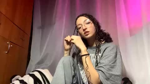 Snapshot of camilaligons chatting on December 2025 03:20:01 PM Reily online show from December 2025 03:20:01 PM