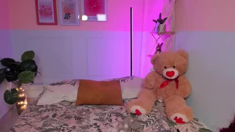 Camila  online show from December 2025 04:17:01 AM