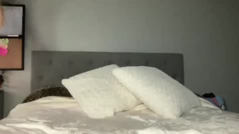 Camila Cruz online show from September 2025 01:43:01 AM