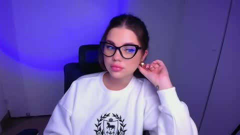 Snapshot of camilla_xo_ chatting on November 2025 07:54:01 AM Camilla online show from November 2025 07:54:01 AM