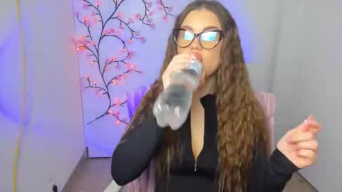 Snapshot of camilla_xo_ chatting on December 2025 06:19:02 AM Camilla online show from December 2025 06:19:02 AM