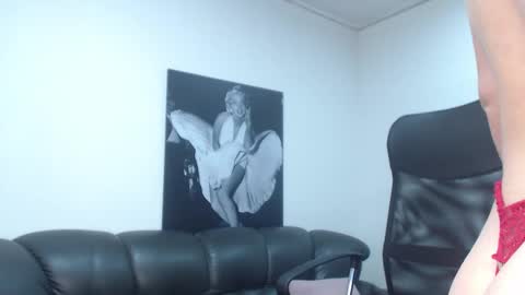 Snapshot of camille_diaz19 chatting on October 2025 09:55:02 PM Camille online show from October 2025 09:55:02 PM