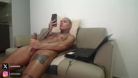 Snapshot of camiloinlive chatting on October 2025 01:42:01 AM camiloinlive online show from October 2025 01:42:01 AM