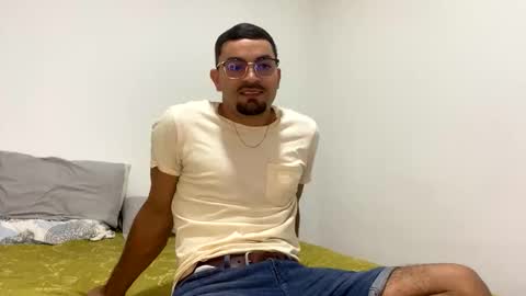 camilor_30 online show from October 2025 10:24:01 AM