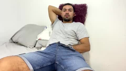 camilor_30 online show from December 2025 11:21:01 PM