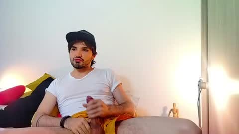 Snapshot of camilosaennz chatting on June 2026 06:23:01 PM camilo online show from June 2026 06:23:01 PM