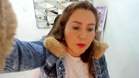 camixxx_m online show from April 2026 01:27:02 PM