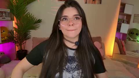 Snapshot of cammiefoalss chatting on September 2025 04:11:01 PM Lets reach 200 thumbs up online show from September 2025 04:11:01 PM