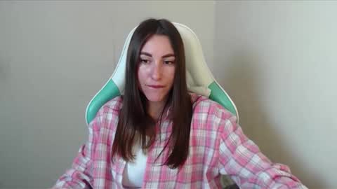 Snapshot of cammila_horn chatting on May 2026 11:05:02 AM cammila horn online show from May 2026 11:05:02 AM