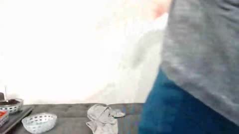 Cam online show from October 2025 08:12:01 AM