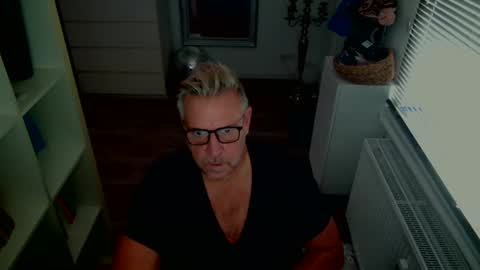 Snapshot of camunication chatting on September 2025 08:08:01 AM camunication online show from September 2025 08:08:01 AM