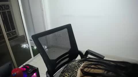 Snapshot of candacesxhot chatting on January 2025 02:18:01 AM cumorsmooke online show from January 2025 02:18:01 AM