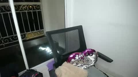 Snapshot of candacesxhot chatting on February 2025 04:22:01 AM cumorsmooke online show from February 2025 04:22:01 AM