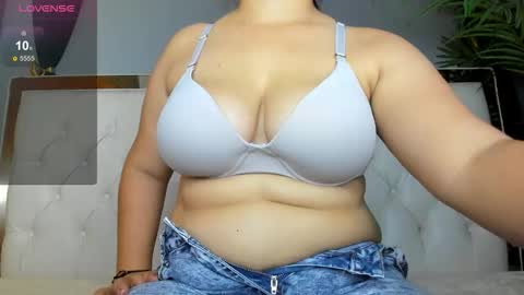 Snapshot of candiapole chatting on November 2025 12:38:02 PM Candy online show from November 2025 12:38:02 PM