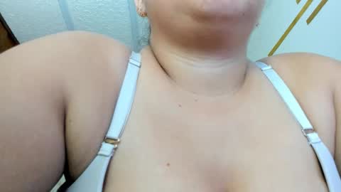 Snapshot of candiapole chatting on April 2026 12:21:02 PM Candy online show from April 2026 12:21:02 PM