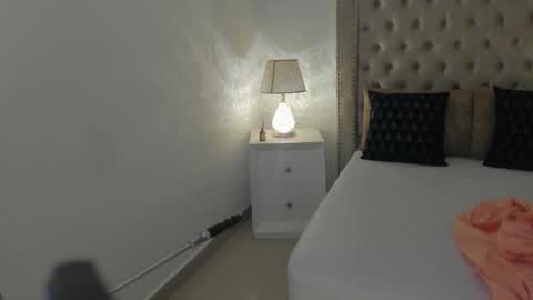 Candie  online show from November 2025 12:37:02 PM