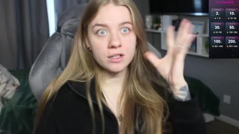 Snapshot of candy_meggie chatting on December 2024 10:44:02 AM Megan online show from December 2024 10:44:02 AM