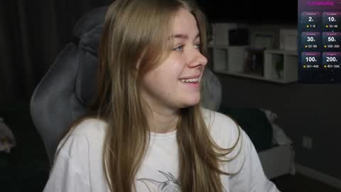 Snapshot of candy_meggie chatting on December 2024 02:24:02 PM Megan online show from December 2024 02:24:02 PM