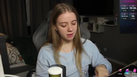 Snapshot of candy_meggie chatting on December 2024 04:37:01 PM Megan online show from December 2024 04:37:01 PM