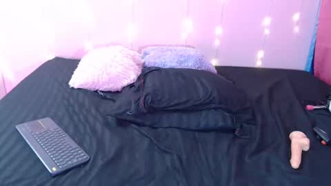 Snapshot of candy_sexx15 chatting on December 2024 04:31:02 AM MELISSA online show from December 2024 04:31:02 AM