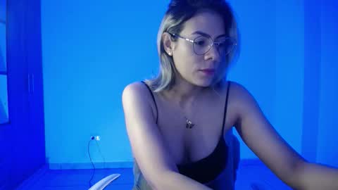 Candy Dowson online show from November 2025 10:59:01 AM