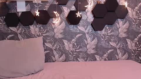 Mia online show from December 2025 04:21:01 AM