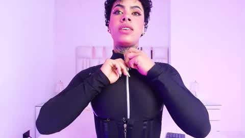 Snapshot of canela_osadaa_ chatting on November 2025 12:04:02 PM Aura online show from November 2025 12:04:02 PM