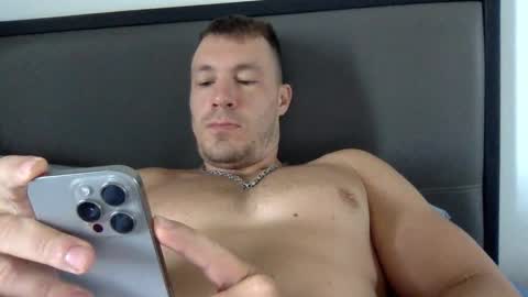 Snapshot of capt_oliver chatting on February 2025 05:02:01 AM follow my twitter online show from February 2025 05:02:01 AM