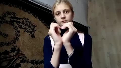 Snapshot of carissaalderson chatting on May 2026 03:14:02 AM Kira online show from May 2026 03:14:02 AM
