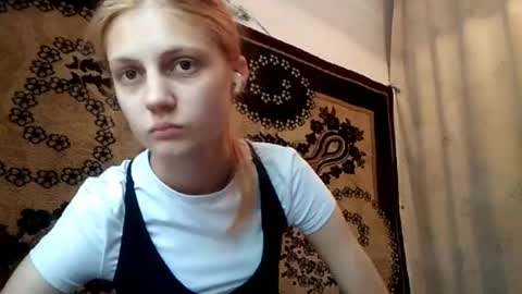 Snapshot of carissaalderson chatting on May 2026 04:07:02 AM Kira online show from May 2026 04:07:02 AM