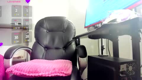 Snapshot of carla_and_robert chatting on February 2025 10:45:01 PM carla and robert online show from February 2025 10:45:01 PM