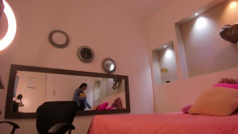 Snapshot of carla_and_robert chatting on February 2025 12:30:01 AM carla and robert online show from February 2025 12:30:01 AM