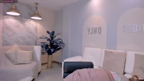 Carla Bunnis online show from December 2025 12:10:01 PM