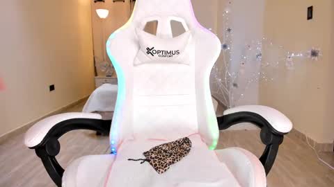 Snapshot of carleewinter chatting on December 2024 02:30:02 AM Alejandra online show from December 2024 02:30:02 AM