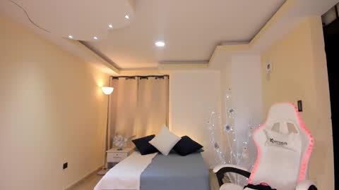 Snapshot of carleewinter chatting on December 2024 03:58:02 AM Alejandra online show from December 2024 03:58:02 AM