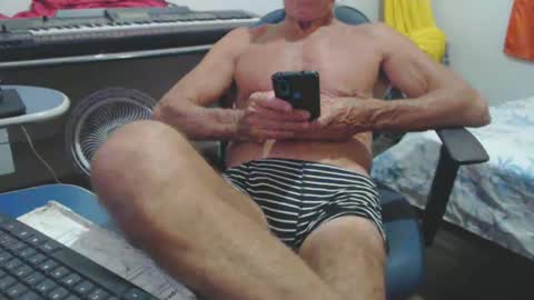 Snapshot of carlos2557 chatting on December 2024 01:47:01 AM carlos online show from December 2024 01:47:01 AM