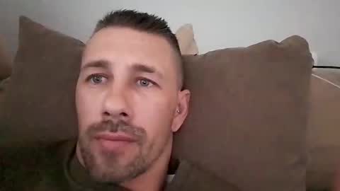 carloscadiz11 online show from November 2025 02:41:01 PM