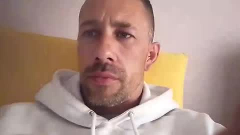 carlosrm440882 online show from April 2026 01:24:02 PM