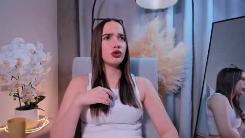 Leila online show from November 2025 04:29:01 PM