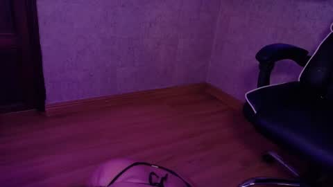 carmiilla online show from April 2026 12:32:01 AM