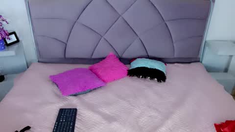 Snapshot of carolaine01 chatting on October 2025 08:32:01 PM Carolaine01 online show from October 2025 08:32:01 PM