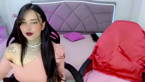 Snapshot of carolaine01 chatting on December 2025 04:24:01 PM Carolaine01 online show from December 2025 04:24:01 PM