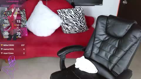 Snapshot of carolaine69_ chatting on November 2025 03:34:01 PM Caroline online show from November 2025 03:34:01 PM