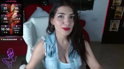 Snapshot of carolaine69_ chatting on February 2026 02:02:02 PM Caroline online show from February 2026 02:02:02 PM