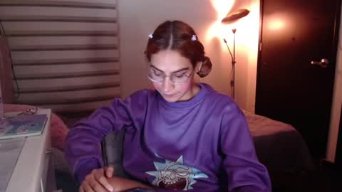 Snapshot of carolayn12 chatting on December 2024 02:52:01 AM Carolayn online show from December 2024 02:52:01 AM