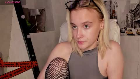 Snapshot of carolin_miller chatting on November 2025 10:20:02 PM Carol online show from November 2025 10:20:02 PM