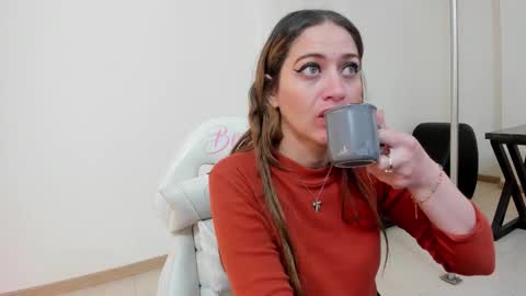 Carolina online show from November 2025 12:15:01 PM