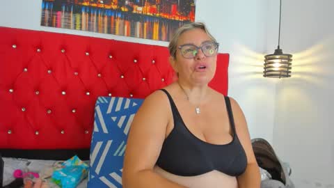 Carolina online show from November 2025 04:06:02 PM